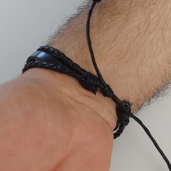 Anchor Bracelet in black - Picture 4 of 8